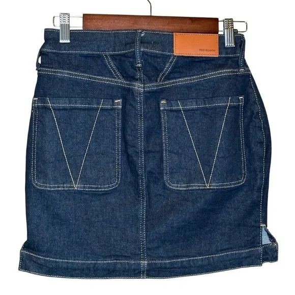 True Religion Dark Wash Women’s Pocket Jean Mini Skirt Size 27W New Without Tags - Picture 3 of 7